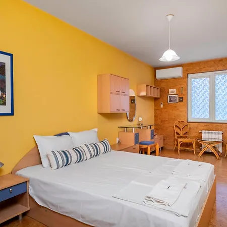 Vintage And Cozy 2Bd Apartment In Prime Location Sofia Exterior photo