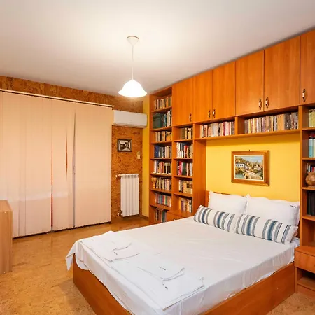 Vintage And Cozy 2Bd Apartment In Prime Location Sofia Exterior photo