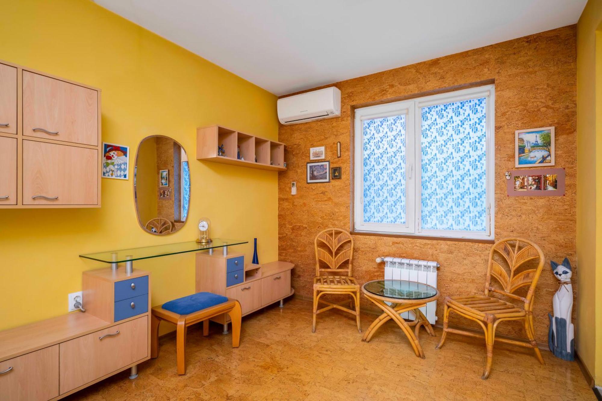 Апартамент Vintage And Cozy 2bd In Prime Location София