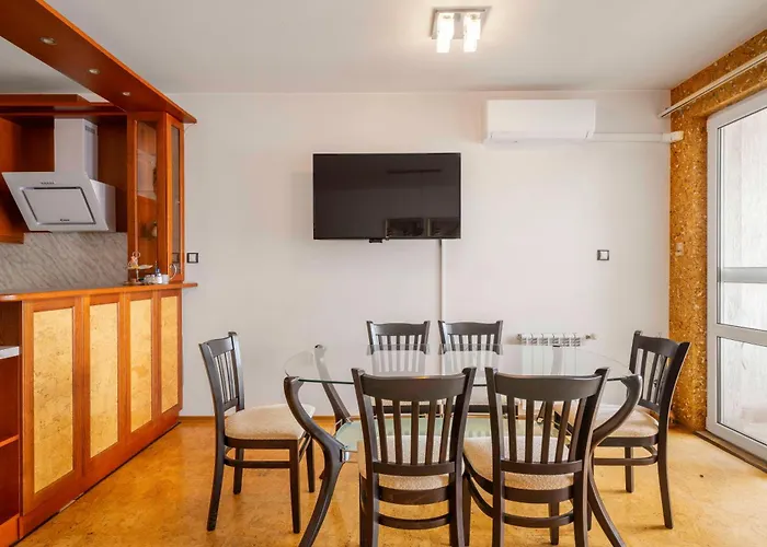 Vintage And Cozy 2Bd Apartment In Prime Location